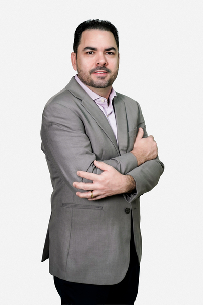 Dr. Eduardo Bona