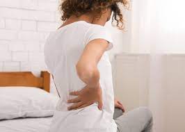 Dor nas costas: 8 principais causas e o que fazer