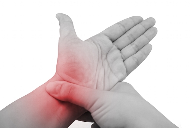 8 causas comuns de dores no punho